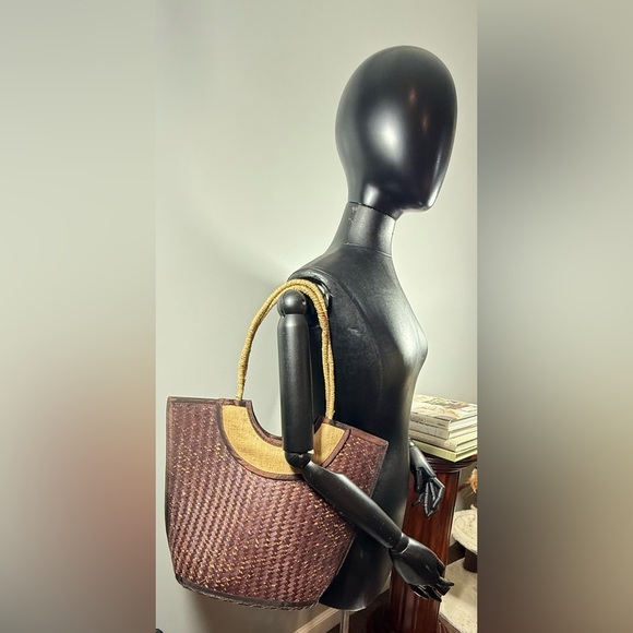 Elegant Brown Woven Tote Bag - Picture 4 of 8